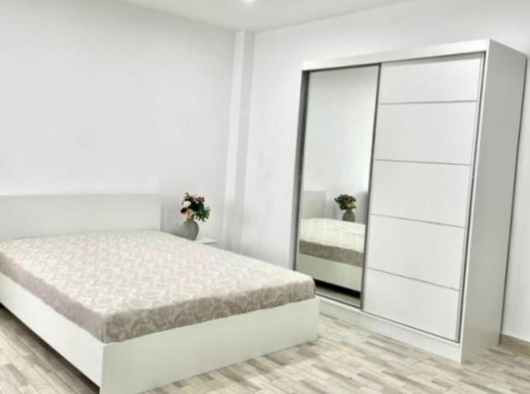 Apartament 3 Cam Grand Arena Бухарест Экстерьер фото